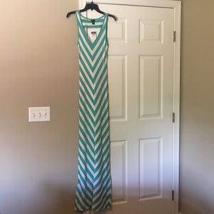 ✅SOLD❗️Chevon Print Teal and White Maxi Dress S-M
